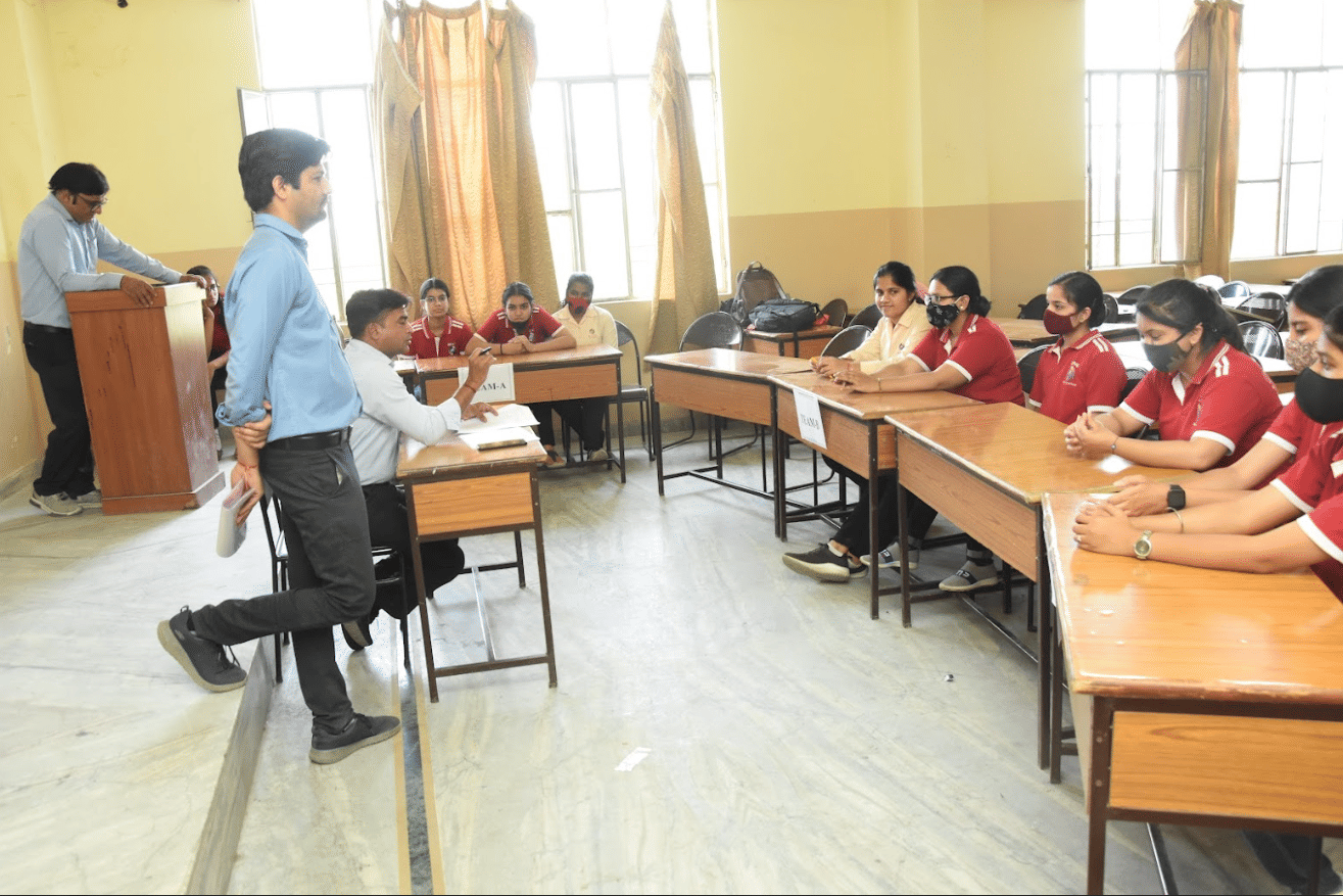Biyani Girls College Jaipur Classroom photo 12